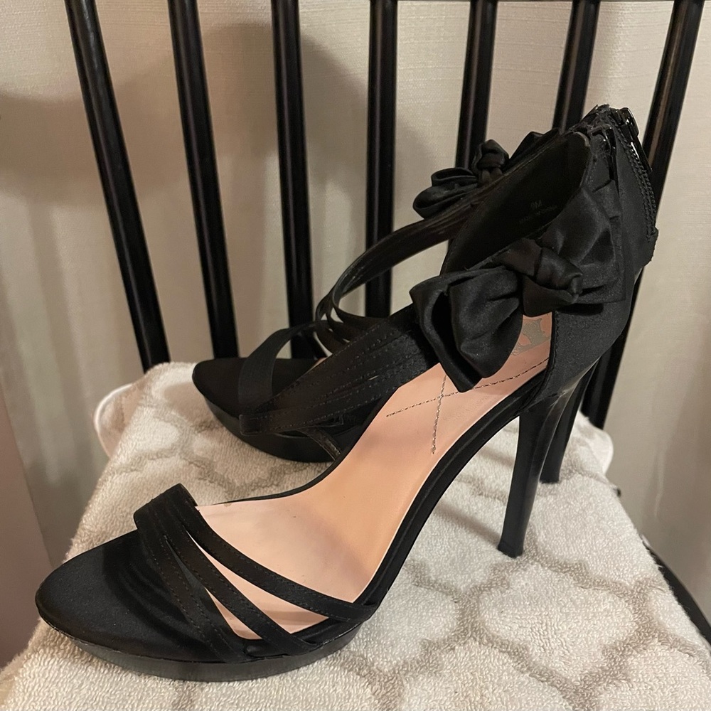 Miss America Black Strappy Heels with side Bow and Zipper Backs